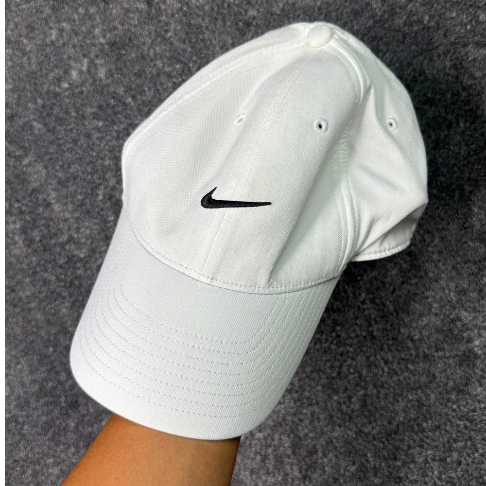 Nike Dri-FIT Club Cap White Black Swoosh Logo Snapback Hat M/L FB5625-100
